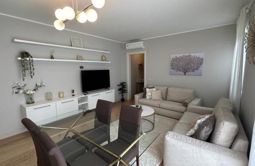 Sesto Calende Apartamento | The Captain Apartments Marina next to Verbella Leonardo Academy MXP