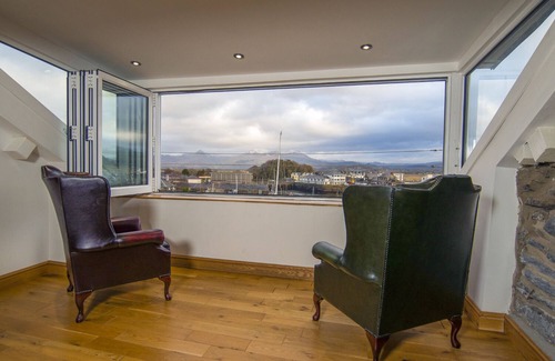 Borth-y-Gest Cabaña | The Captain's Penthouse