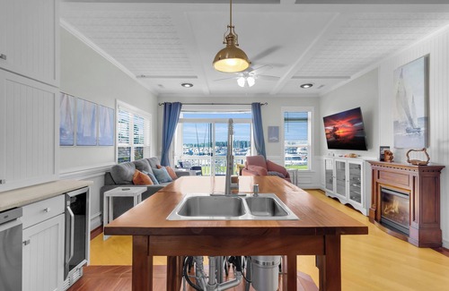 Fairfield Harbour Casa | The Captain’s Quarters
