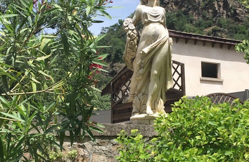 Saint-Barthelemy-de-Vals Villa | La villa del cuidador - Château de Rochetaillée