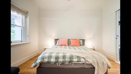 Main Ridge Casa | The Caretakers Cottage