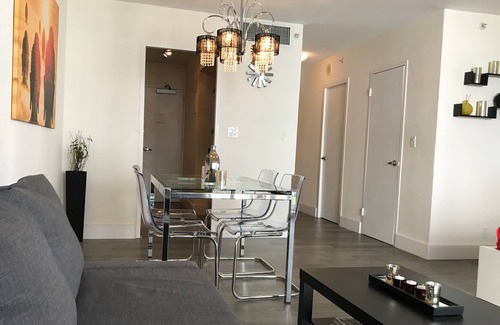 Surfside Condominio | ¡La unidad de estudio Carlisle on the Ocean es tu lugar! RECIENTEMENTE REMODELADO!
