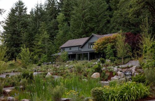 Carlton Casa | The Carly Fern Lodge