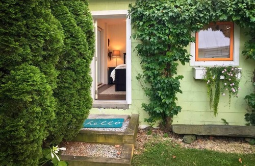 Harpers Ferry Cabaña | The Carriage House at Carrot Top Cottage