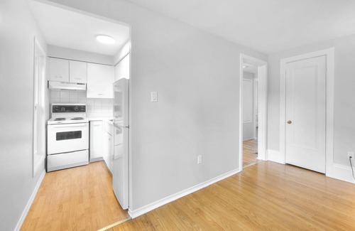 Kitchener Casa | The Carrie - Downtown Hideaway