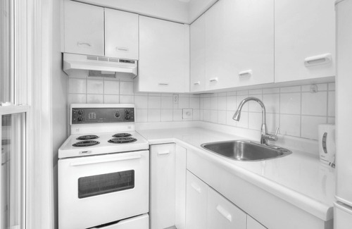 Kitchener Casa | The Carrie - Downtown Hideaway