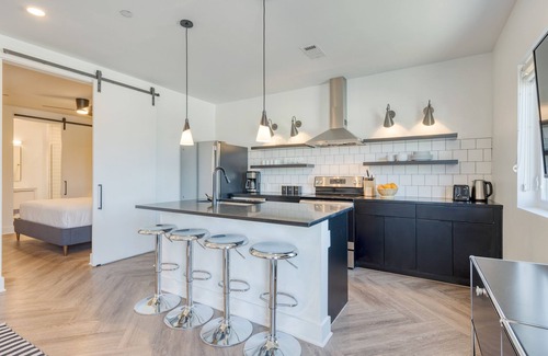 Historic Edgefield Apartamento | The Carter 202 by Avantstay 1BR Balcony