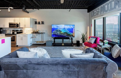 Historic East Village Apartamento | The Cartier Lux DT Apt w/Skyline View