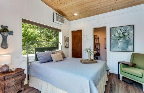Weatherford Casa | The Casa Estiva- A Restful Getaway in the Forest in Weatherford, TX