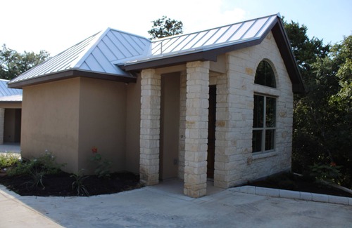 Gruene Casa | Romantic Casita walking to Gruene Historic District with private river access