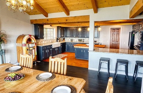 Lake Arrowhead Otro | The Castle II con majestuosas vistas al lago y 2 Master Suites: ¡mira el video!