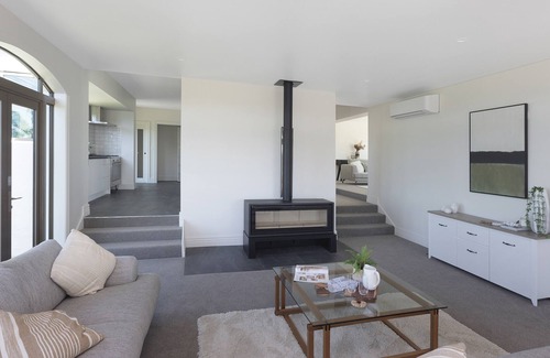 Sefton Casa | THE CASTLE - SEFTON HOLIDAY HOME, with a garden in North Canterbury