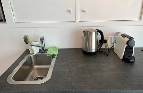 Hobart Central Business District Apartamento | "The Cave" West Hobart: eco friendly apartment 🌈 🌱 🏳️‍⚧️