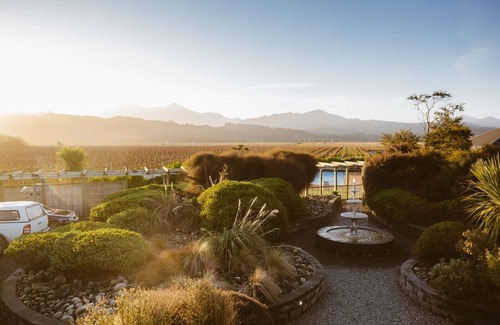 Renwick Casa | The Cellar Door - Blenheim Holiday Home