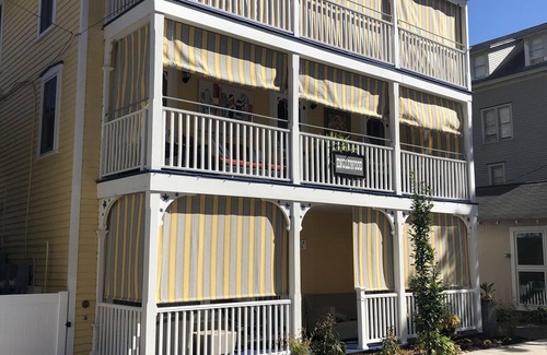 Chautauqua Condominio | The center Chautauqua Institution steps from the Amphitheater and Bestor Plaza!