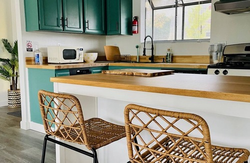 Redding Casa | {The Cessna Lookout} +Pool +Hot Tub +EV Charger