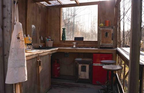 Llandovery Casa | The Charcoal Hut woodland retreat