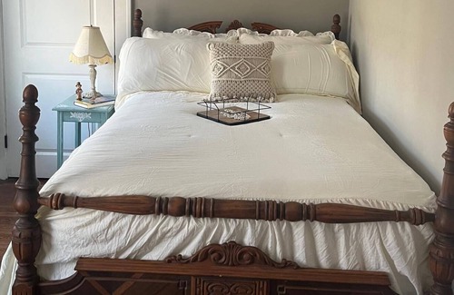Willoughby Casa | The Charmer