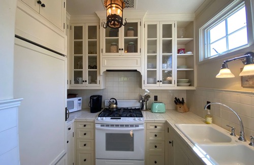 Oak Park Apartamento | The Charming Tudor Cottage Apartment
