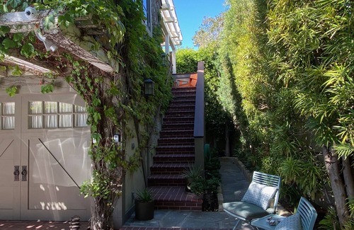 Oak Park Apartamento | The Charming Tudor Cottage Apartment