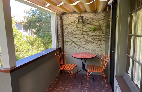 Oak Park Apartamento | The Charming Tudor Cottage Apartment
