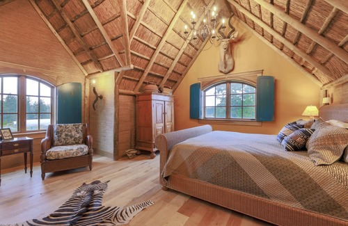 Carver Otro | The Chateau de Lis - A Luxury Old World Resort