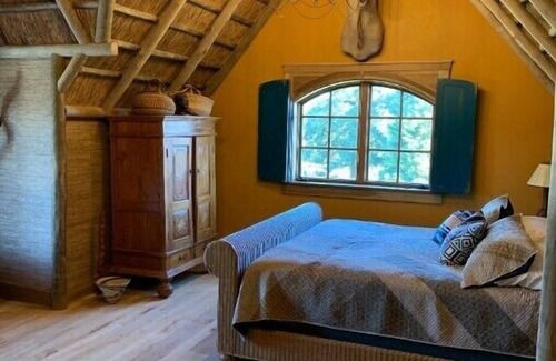 Carver Otro | The Chateau de Lis - A Luxury Old World Resort