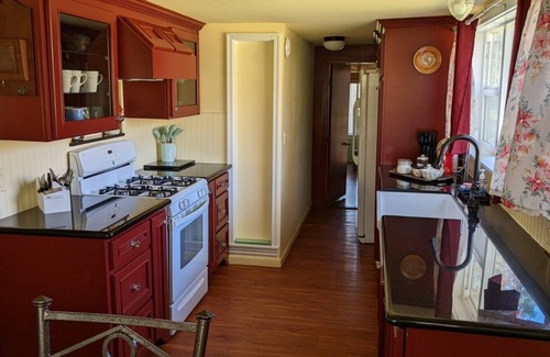 Dunlap Cabina | The Cheerful Hollies Cottage