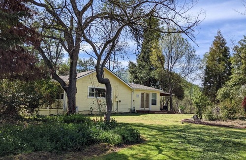 Dunlap Cabina | The Cheerful Hollies Cottage