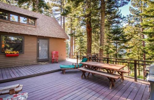 South Lake Tahoe Casa | The Cherry Leaf Lodge & Retreat on Fallen Leaf Lake