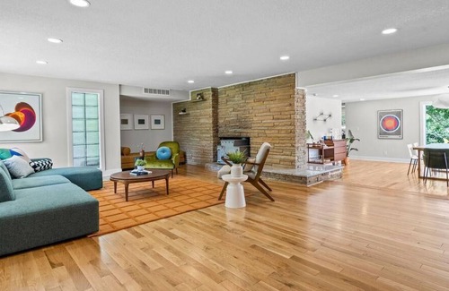 North Kansas City Casa | The Cherry On Top - Perfectly located remodeled home on 1 acre!