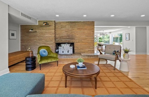 North Kansas City Casa | The Cherry On Top - Perfectly located remodeled home on 1 acre!