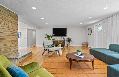 North Kansas City Casa | The Cherry On Top - Perfectly located remodeled home on 1 acre!