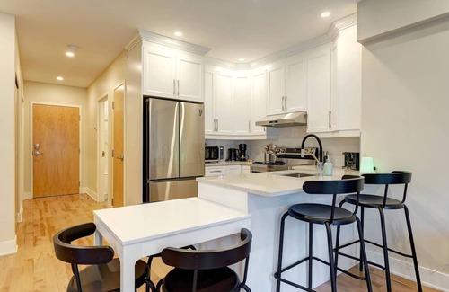 Plateau Mont Royal Casa | The Chic Condo in Plateau ♫ AC & Amazing Location