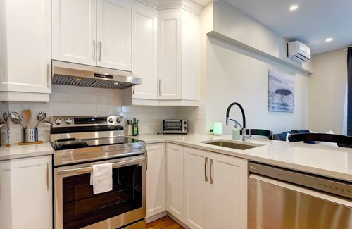 Plateau Mont Royal Casa | The Chic Condo in Plateau ♫ AC & Amazing Location