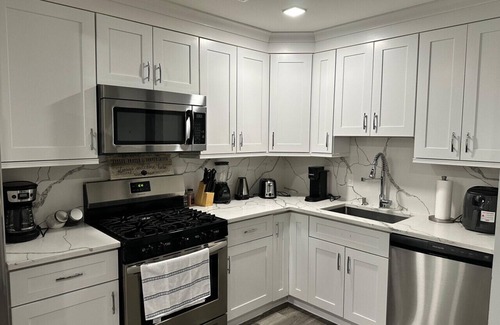Paterson Apartamento | The Chic Suite: 1BR with Luxe Amenities