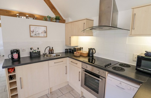 Uckington Cabaña | THE CHICKEN SHED, romantic, with open fire in Barford