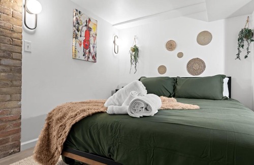 Detroit Apartamento | The Chill Cellar