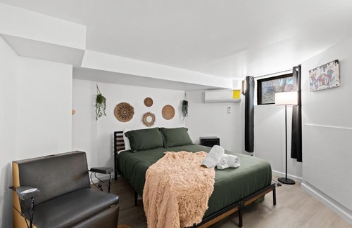 Detroit Apartamento | The Chill Cellar