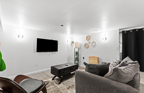 Detroit Apartamento | The Chill Cellar