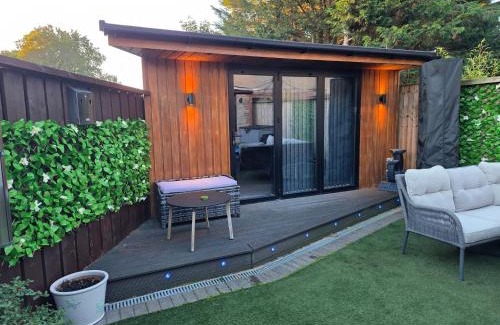 Cannards Grave Casa | The Chill Garden Room
