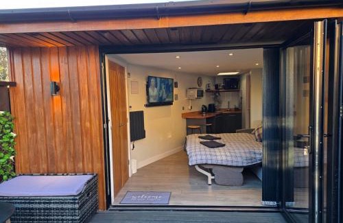 Cannards Grave Casa | The Chill Garden Room