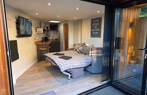 Cannards Grave Casa | The Chill Garden Room