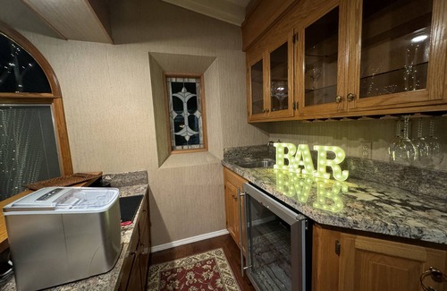 Porterville Casa | "The Citrus House on the Prairie" FARM STAY RETREAT