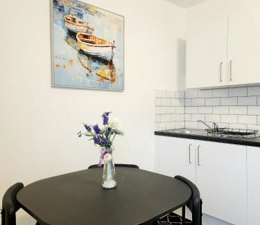 Northampton Apartamento | 'The Cityside Charm' - Modern, Pristine & Well-appointed 1 Bed Flat in Town - Free Parking