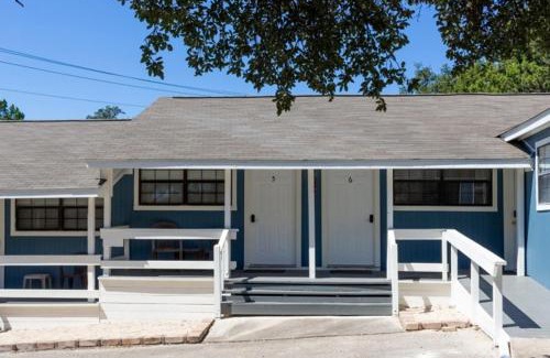 Canyon Lake Hotel | The Claire Hotel