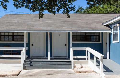 Canyon Lake Hotel | The Claire Hotel