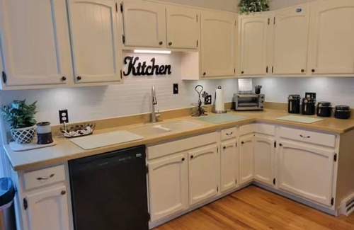 Charles Town Casa | The Cline House-Charming "Vintage Suite"-Suite A In Heart of Charles Town, WV!