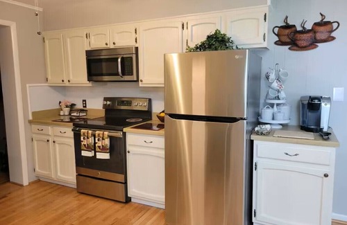 Charles Town Casa | The Cline House-Charming "Vintage Suite"-Suite A In Heart of Charles Town, WV!