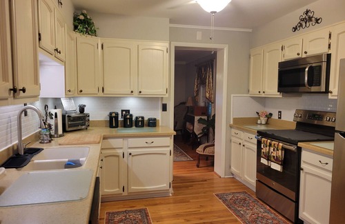 Charles Town Casa | The Cline House-Charming "Vintage Suite"-Suite A In Heart of Charles Town, WV!